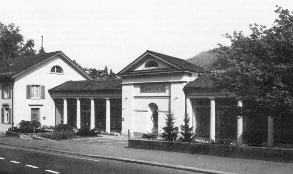 Stabilimento di cure termali «zum Schiff», ingresso rivolto verso le montagne, 1980