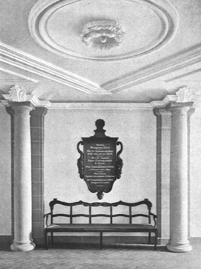 Il vestibolo al secondo piano, dove si trovano le sale riunioni dei gruppi del Consiglio di amministrazione.