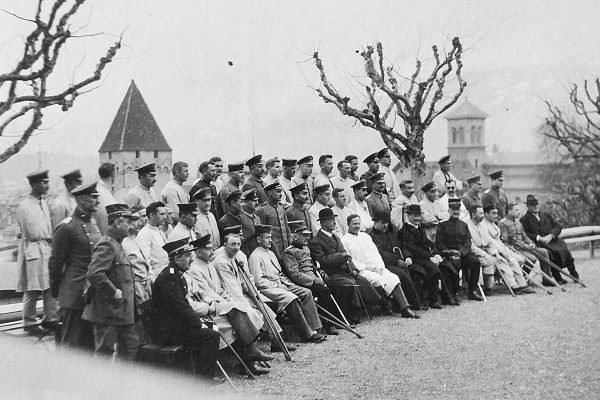 Il feldmaresciallo generale Rupprecht, principe della corona di Baviera, in visita allo stabilimento sanitario militare nel 1917.