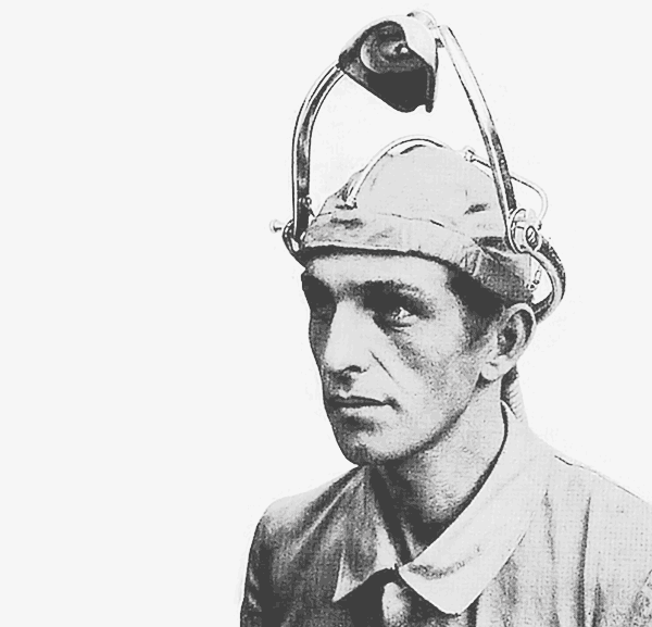 Casco a immissione di aria fresca con mascherina in gomma, 1934