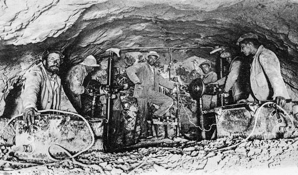 Lavori di trivellazione per la ferrovia della Jungfrau, intorno al 1900